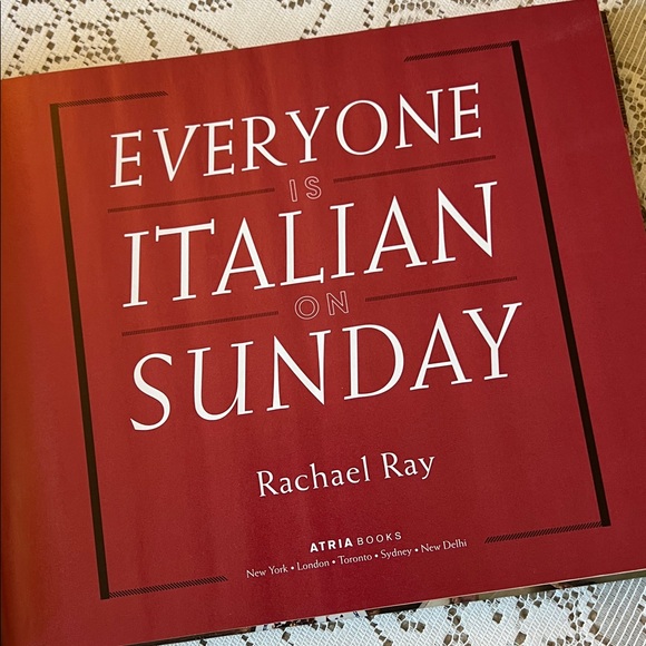 Everyone Is Italian on Sunday COOKBOOK by Rachael Ray. Housewarming! Kitchen - Picture 8 of 12